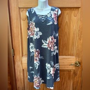NWT- Apt 9 - Floral Dress with pockets